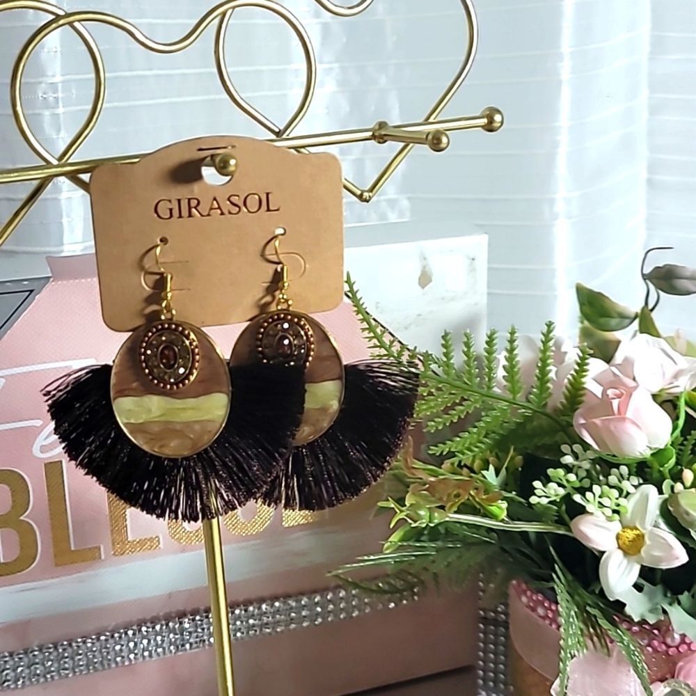 GIRASOL Earrings Dangle for Woman NWT